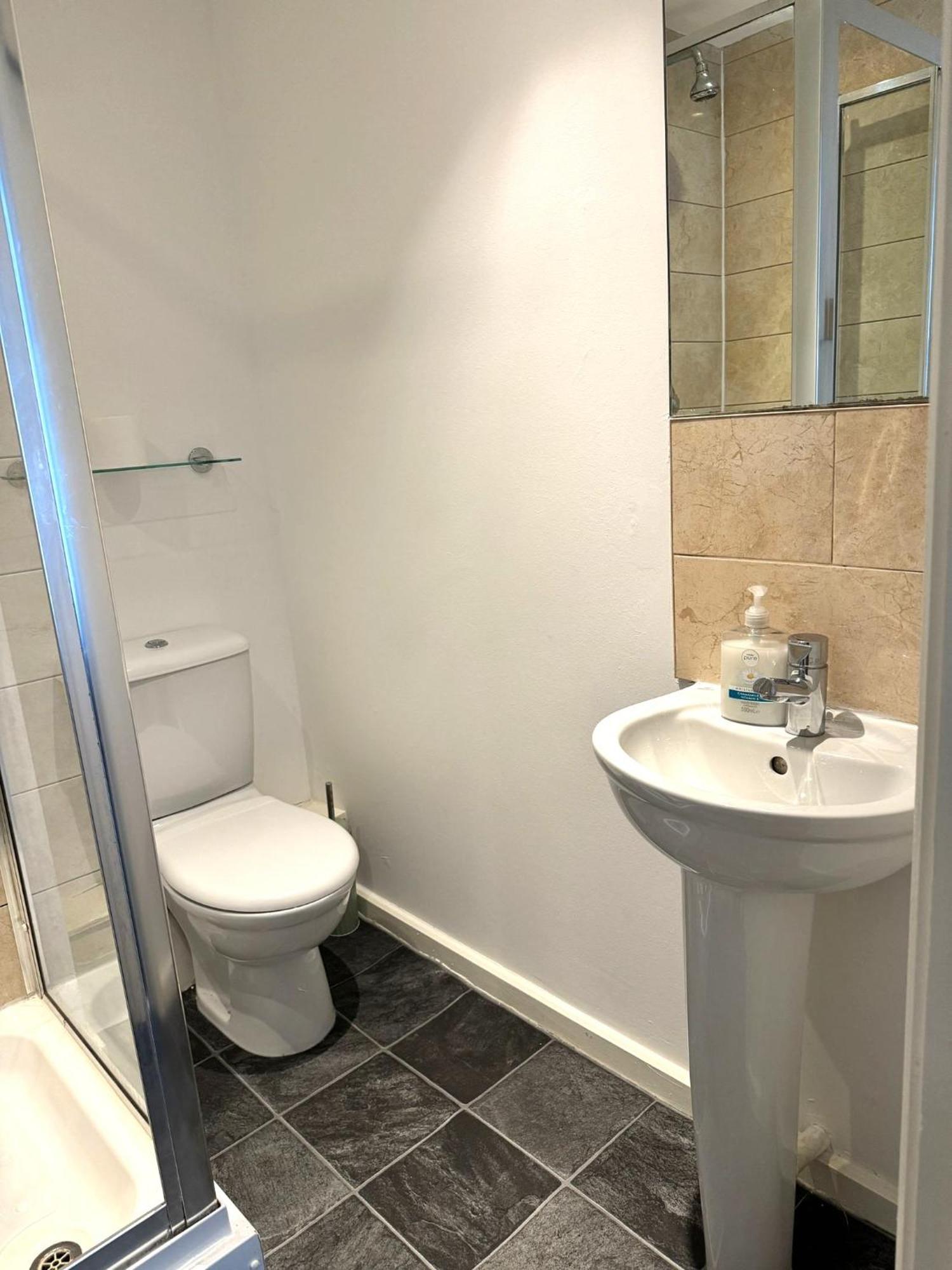 2 Bed Ensuite With Balcony And Free Onsite Secure Parking Манчестер Экстерьер фото