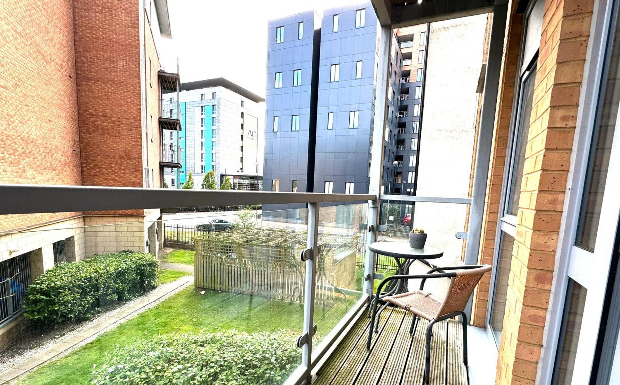 2 Bed Ensuite With Balcony And Free Onsite Secure Parking Манчестер Экстерьер фото